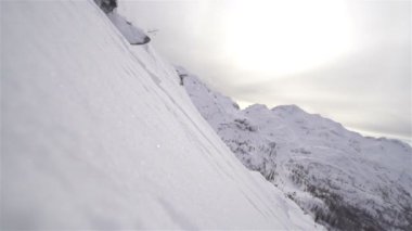 toz içinde oyma snowboarder