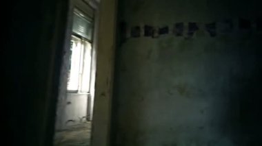 Yıkıldı evin içinde çalışan