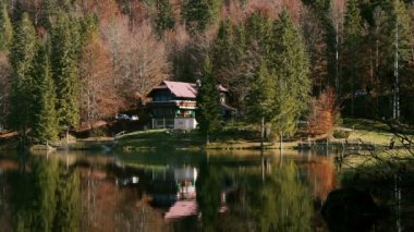 Göl kenarında tatil yazlık