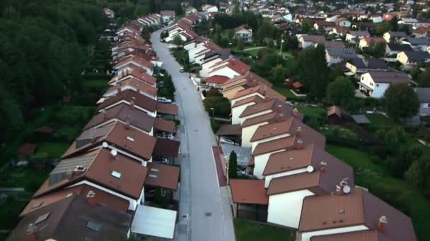 Flight over suburban houses — Stock Video