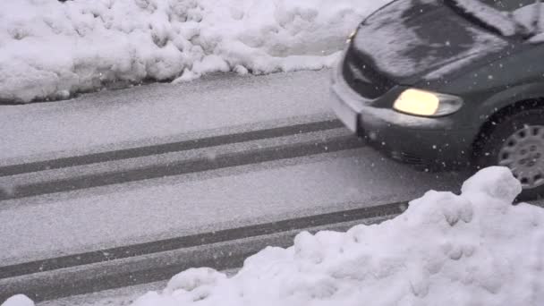 Guida su strada innevata — Video Stock