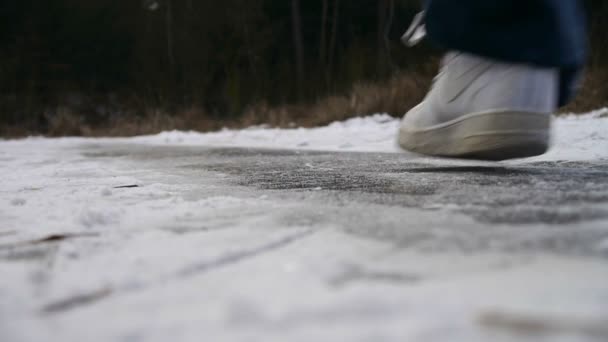 Deslizamiento sobre hielo — Vídeo de stock