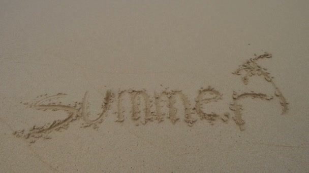 Word summer written in sand — Stock Video