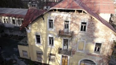 Parkour terk edilmiş evde