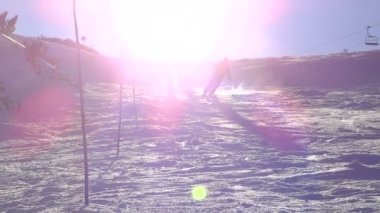 snowboard yaparken kar spreyi