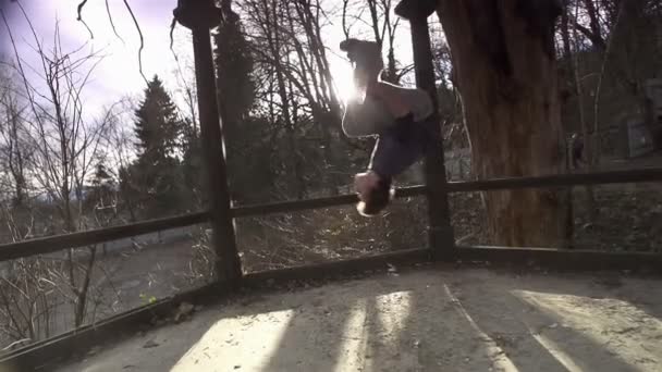 Backflip sopra il sole — Video Stock