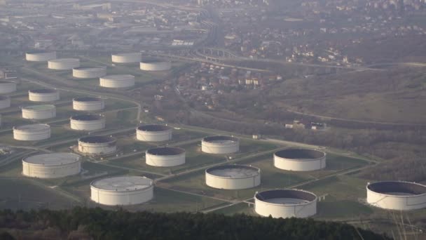 Reservatórios de petróleo em Trieste — Vídeo de Stock