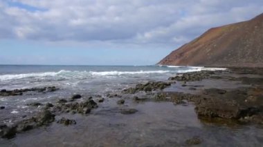 dalgalar üzerinde uçuş