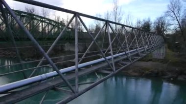 köprü üzerinden çalışan