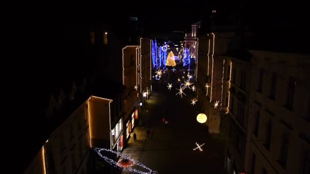 Weihnachtsbeleuchtung in der Stadt — Stockvideo