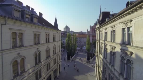 Straat in het oude centrum — Stockvideo