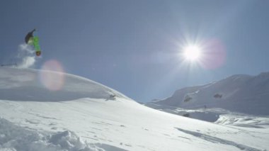 taze kar atlama snowboarder