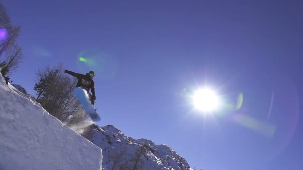 snowboardista skoky přes kicker