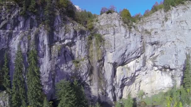 Rock vägg vattenfall — Stockvideo
