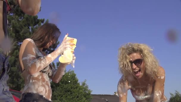 Women having a foam fight — Stock Video