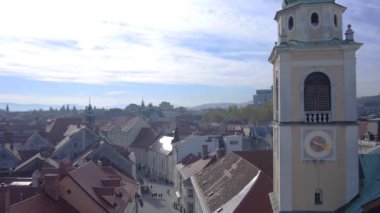 Eski şehirde insanlar