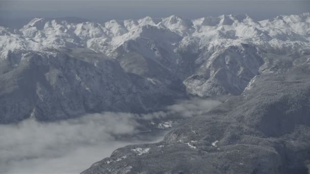 Schneebedeckte Berge — Stockvideo