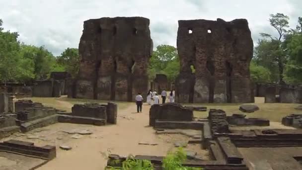 Visiteurs dans les temples anciens 