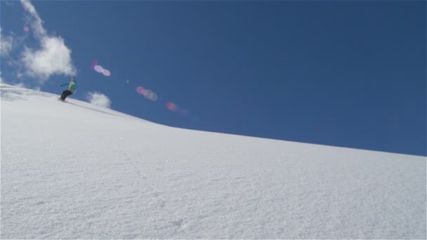 Snowboarding on winter day — Stock Video