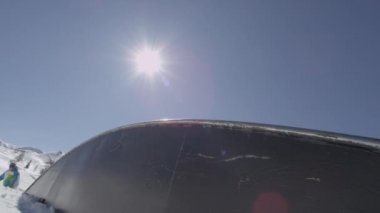 Gökkuşağı kutusunu Snowboarder