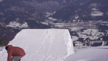 snowboard atlar toz kicker