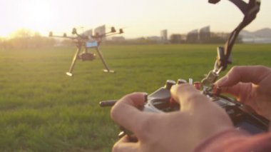 multicopter uçan robot operatör