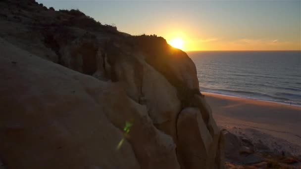 Litoral ao pôr-do-sol — Vídeo de Stock