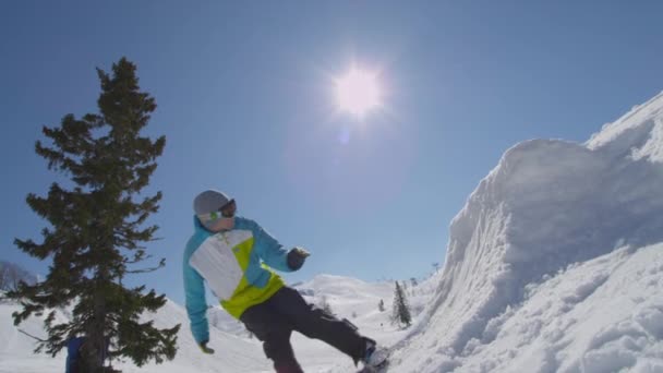 Snowboarding handplant — Stock Video