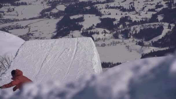 滑雪者跳跃 — 图库视频影像