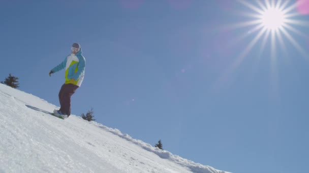 Сноубордист скачки — стокове відео