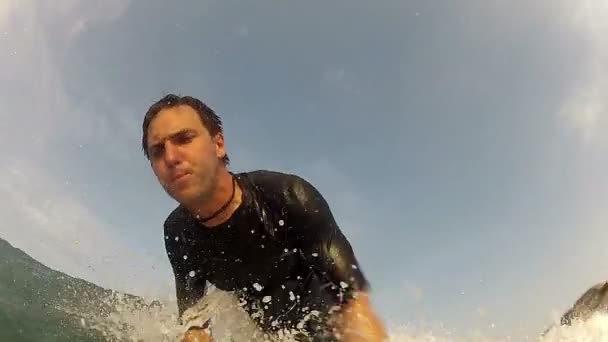 Людина wavesurfing — стокове відео