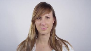 maske üzerine koyarak doktor