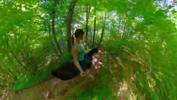 SELFIE: Female horseback rider is exploring the lush green woods with her horse. — Stockvideo