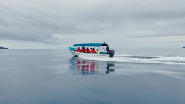 FOLLOW: Touristic boat taking tourists in life jackets on an exotic island trip — Stock Video