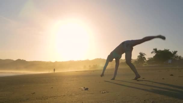 Low Angle View Young Playful Woman Makes Cartwheel Sandy Beach — Stockvideo