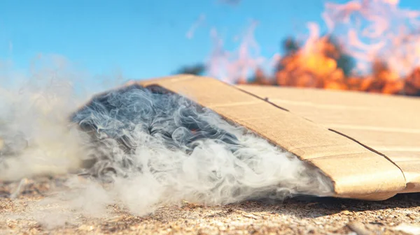 Macro Dof Burning Waste Cardboard Emits Smoke Pollutes Nature White — Fotografia de Stock
