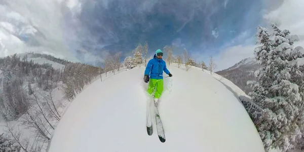 Freeride Skiër Gaat Voor Een Ritje Koude Rook Het Achterland — Stockfoto