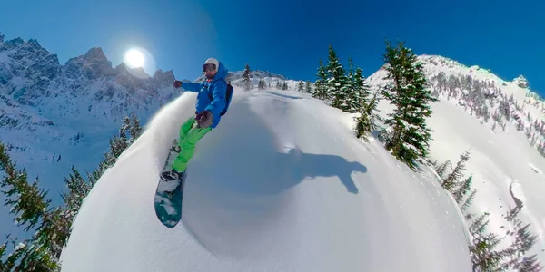 Selfie Lens Flare Joven Heliboarder Rocía Nieve Fresca Mientras Esculpe —  Fotos de Stock