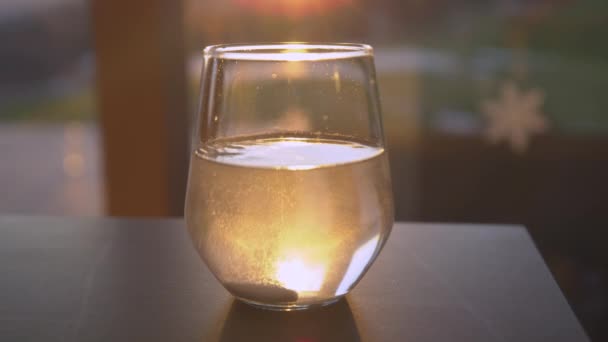 Slow Motion Close Effervescent Tablet Dissolving Sunlit Glass Water Sparkling — Stock Video