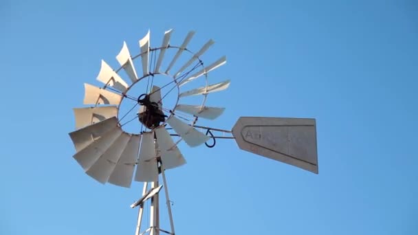 Spinning Windmill Water Pump Cyprus Water Pump — Stock Video