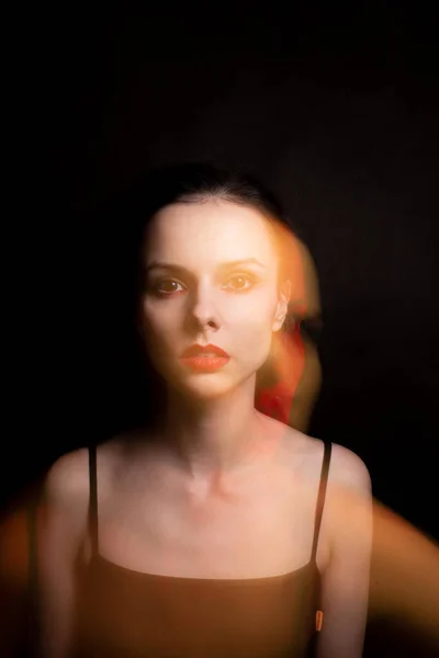Художній Портрет Дівчини Білою Шкірою Змішане Світло — стокове фото