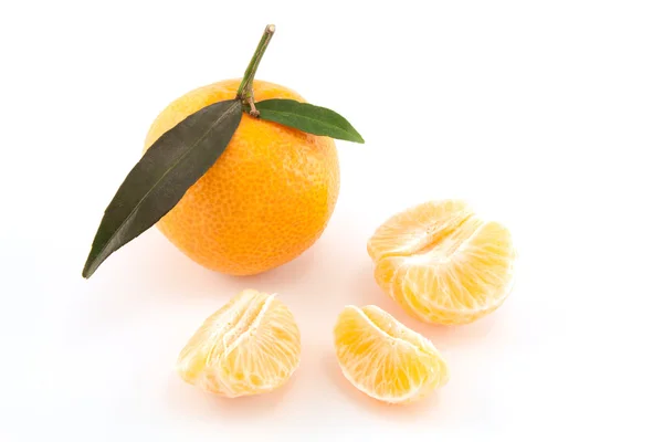 Mandarin or tangerine with leaves and peeled one — Stock Photo, Image