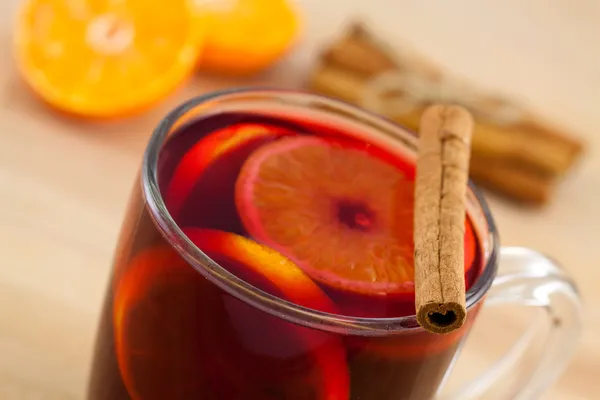 Mulled wine with cinnamon — Stock Photo, Image