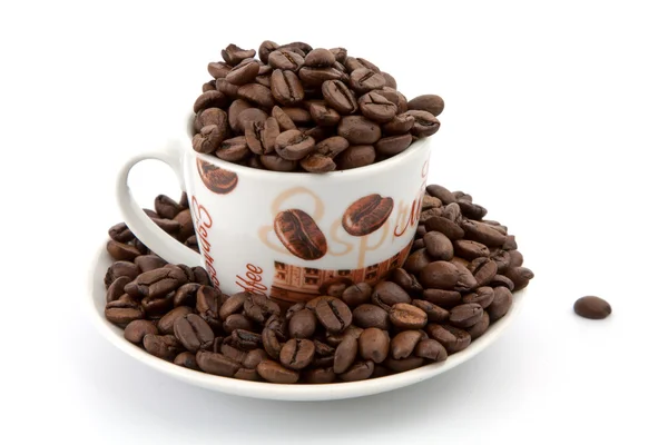 Кофейная чашка с бобами — стоковое фото