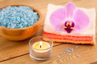 whe ahşap tahta üzerinde kaplıca tedavisi