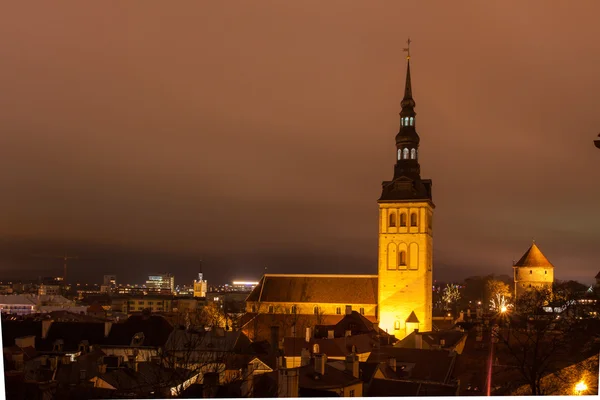 Tallinn gece eski kasaba görünümü — Stok fotoğraf