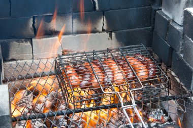 Barbekü sosisli sandviç (sosis) 