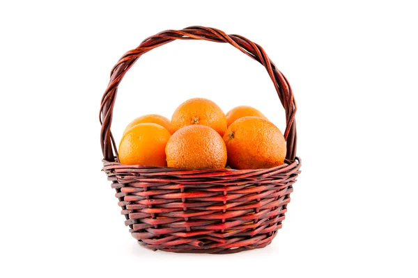 Naranjas rojas maduras en una canasta —  Fotos de Stock