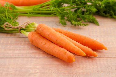 üst kısımları taze organik havuç 