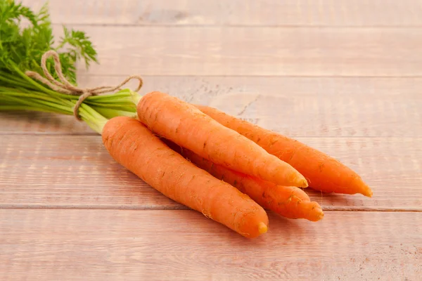 Fresh organic carrots with their tops — Stock Photo, Image